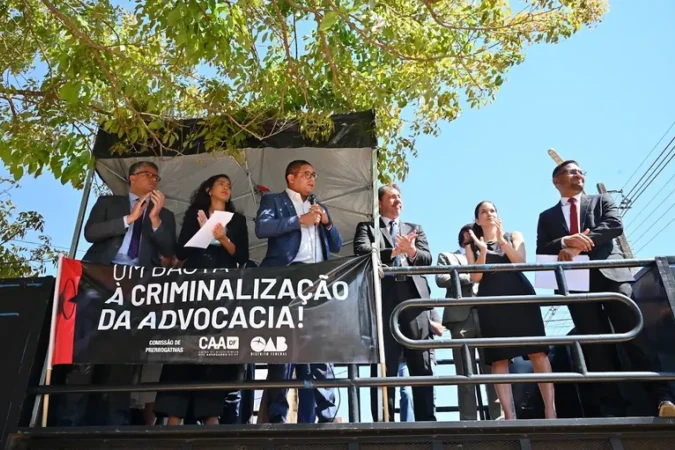 OAB-DF faz atos em defesa de advogado que denunciou abusos de autoridade