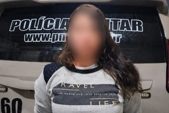 Mulher com mandado por tráfico é encontrada e presa em Camboriú