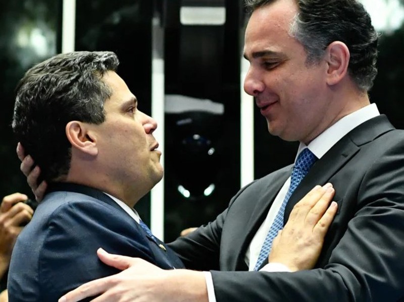 Alcolumbre indica Pacheco ao TCU e acelera votação no Senado