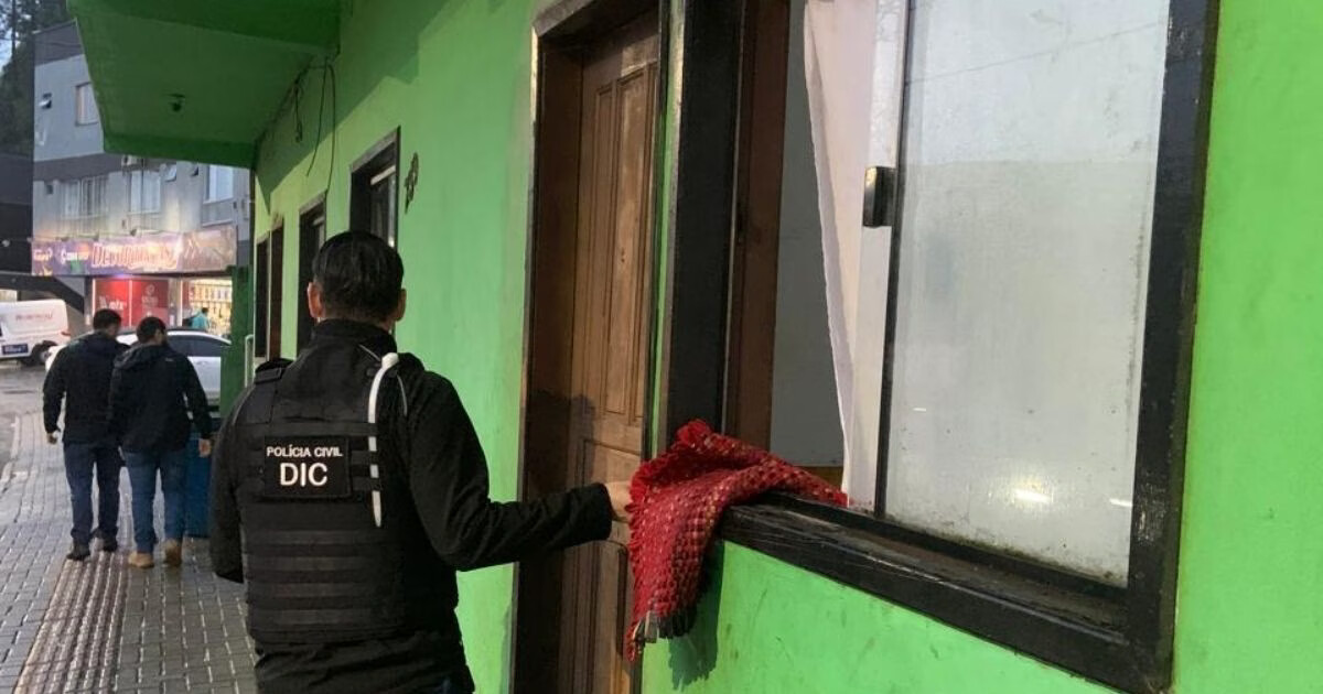 Mulher é presa após ser flagrada vendendo drogas em Brusque