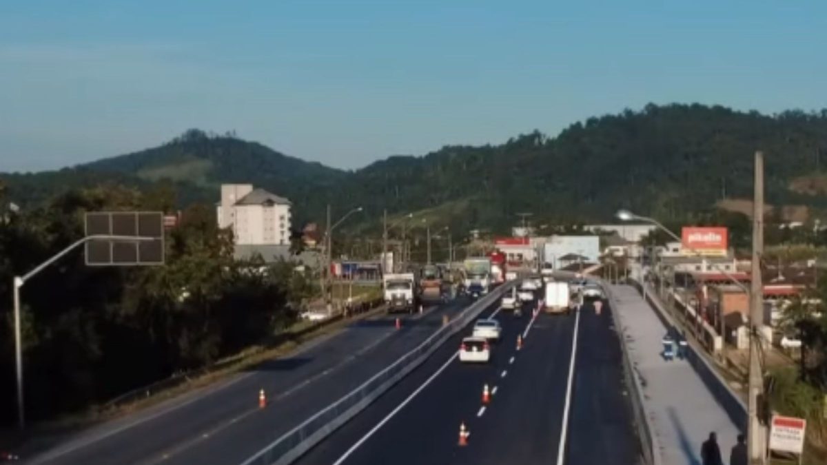Temporal deixa BR-280 alagada e dificulta trânsito entre cidades vizinhas de SC
