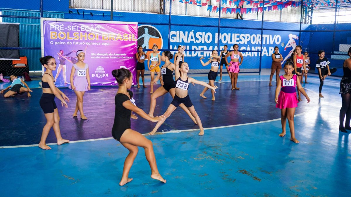 Crianças do CE disputam vaga no lendário balé Bolshoi em SC