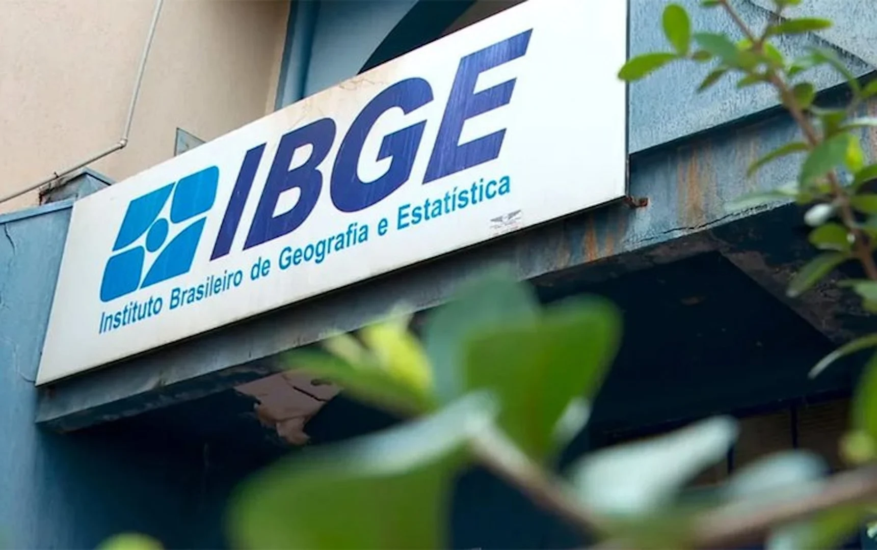 PIB desacelera pelo 4º trimestre seguido, segundo IBGE