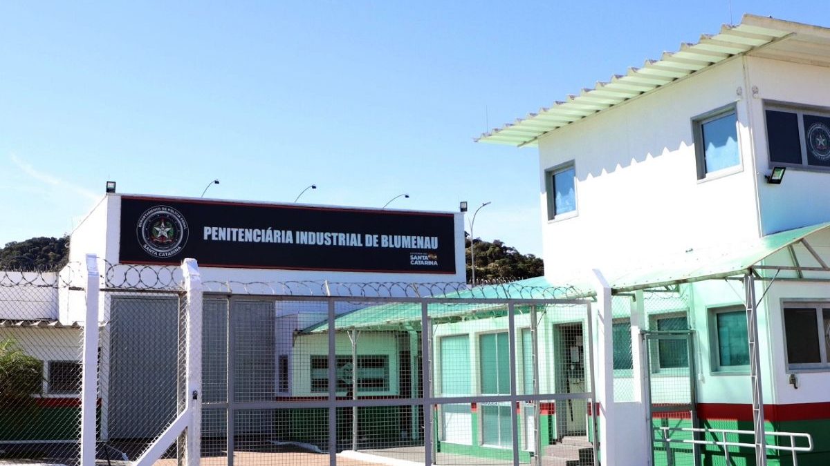 Detento é encontrado morto e companheiro de cela confessa crime em SC