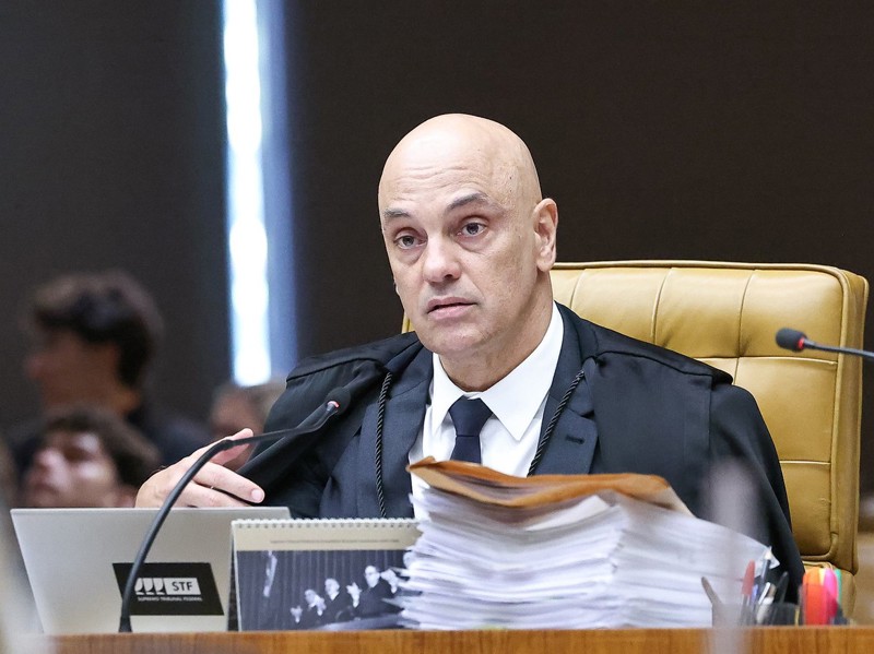 Moraes determina que Comando do Exército destrua armas de Bolsonaro