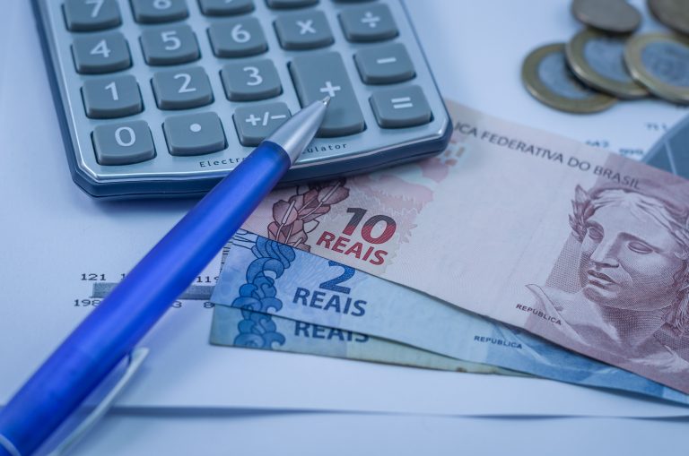 Projeto prevê cálculo separado de aposentadoria e salário para o Imposto de Renda