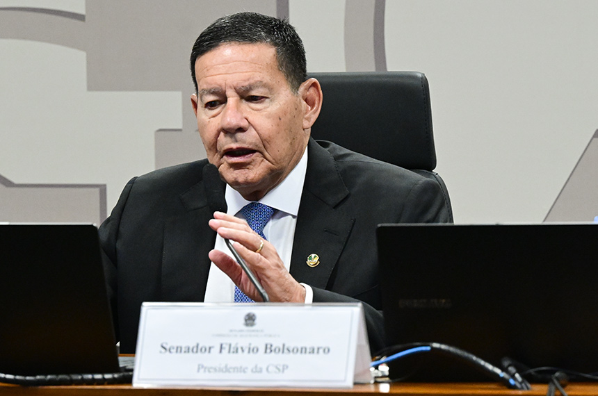 Avança projeto que aumenta penas por indução a crimes