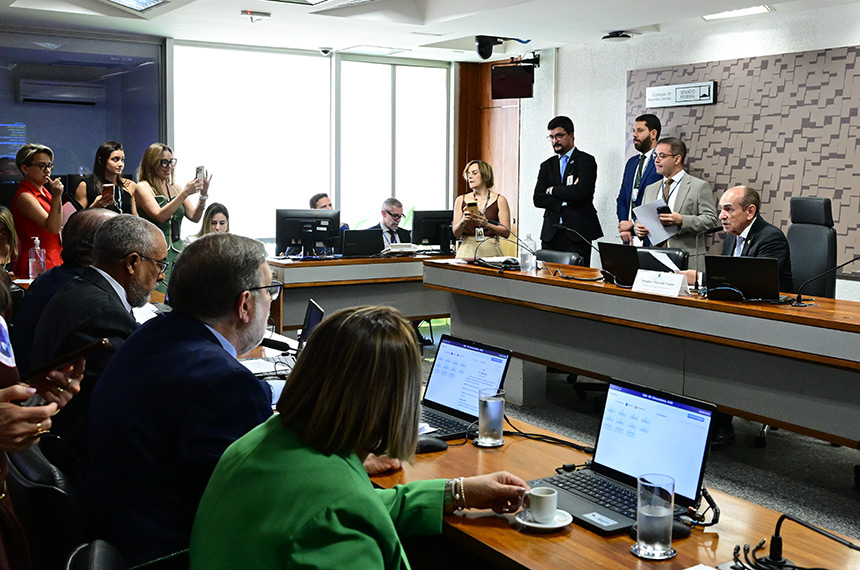 Comissão de Assuntos Sociais aprova vacina contra herpes-zóster no SUS