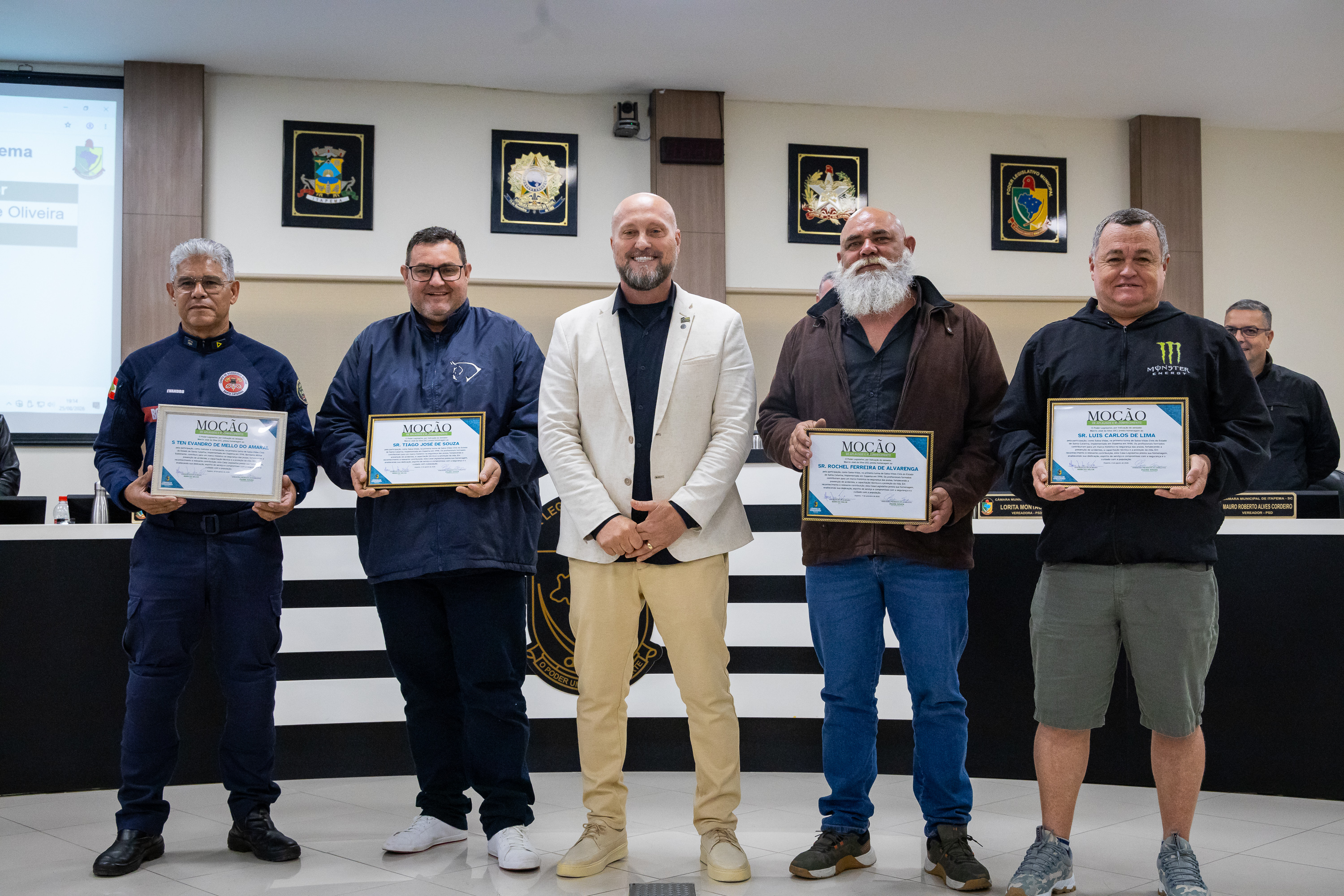 Primeira turma de Salva-Vidas Civis de Santa Catarina é homenageada na Câmara