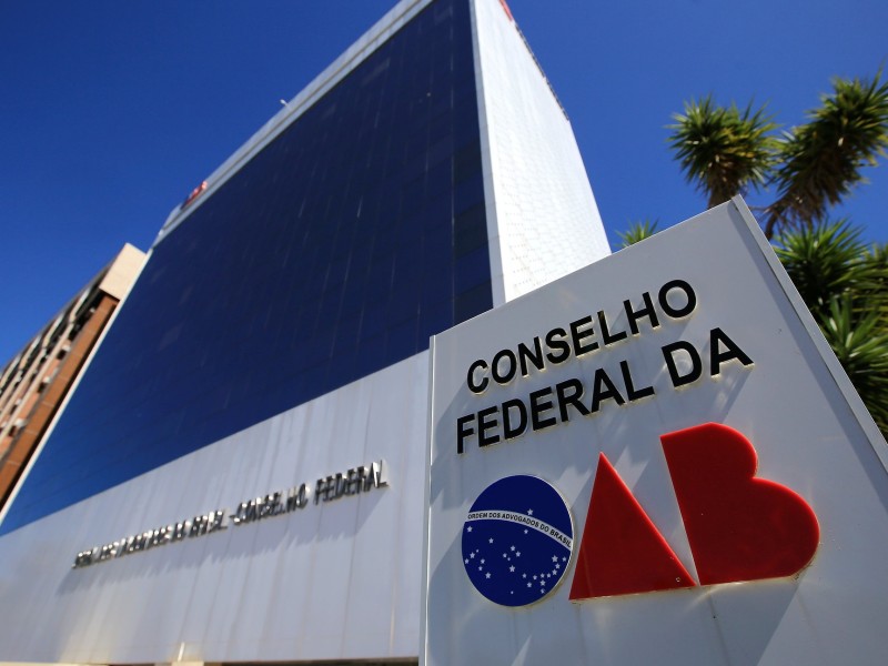 OAB vê com "extrema preocupação" crise envolvendo ministros do STF