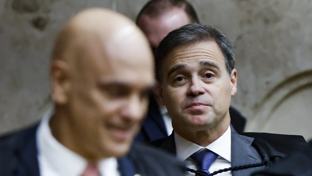 Mendonça quer sessão do STF para discutir investigação contra Moraes