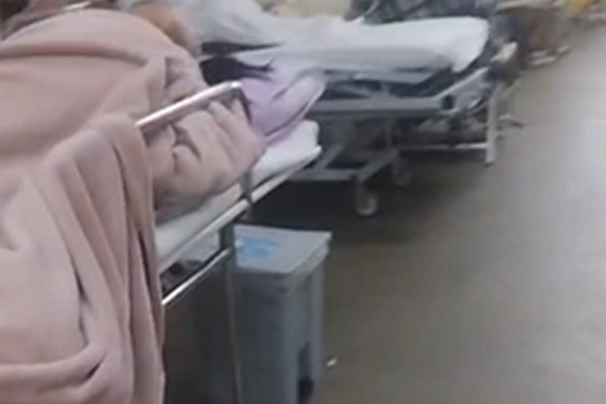 Pacientes ficam com roupas de cama sujas e macas para mortos no HBDF