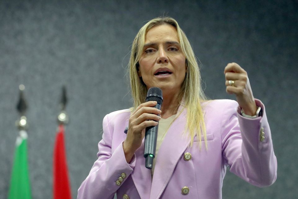 Celina Leão vai ao STF contra regra que pode reduzir recursos do FCDF