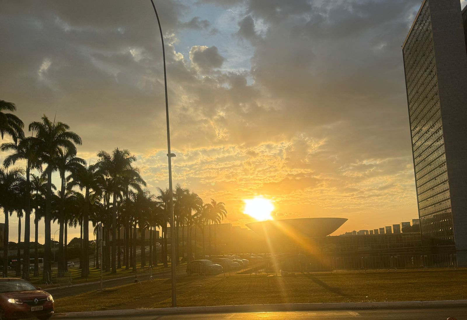 Calor segue no DF, mas chuva isolada pode amenizar temperaturas nesta quarta-feira