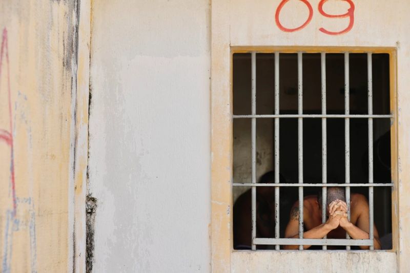 Com auxílio-reclusão restrito, famílias de encarcerados gastam R$ 4 bi por ano em visitas