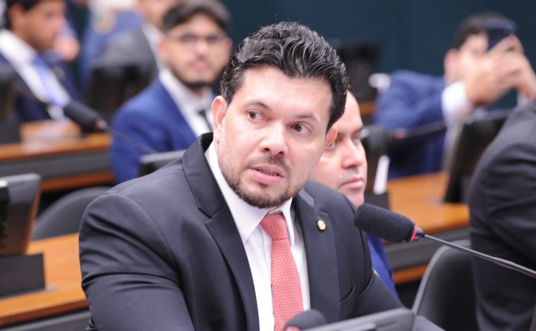 Comissão aprova proposta que permite incorporação de servidores de ex-territórios à União