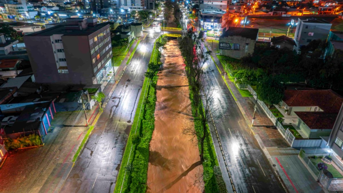 Cerca de 700 pessoas são afetadas e 142 casas ficam destelhadas após mais de 140 mm de chuva em cidade da Serra catarinense