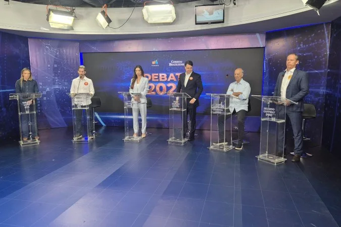 Paula Belmonte e Leandro Grass defendem escola em tempo integral