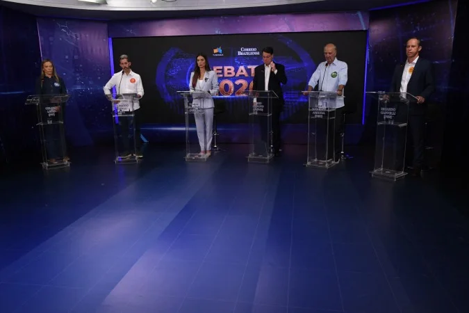 Troca de ataques acirra o debate com candidatos ao GDF