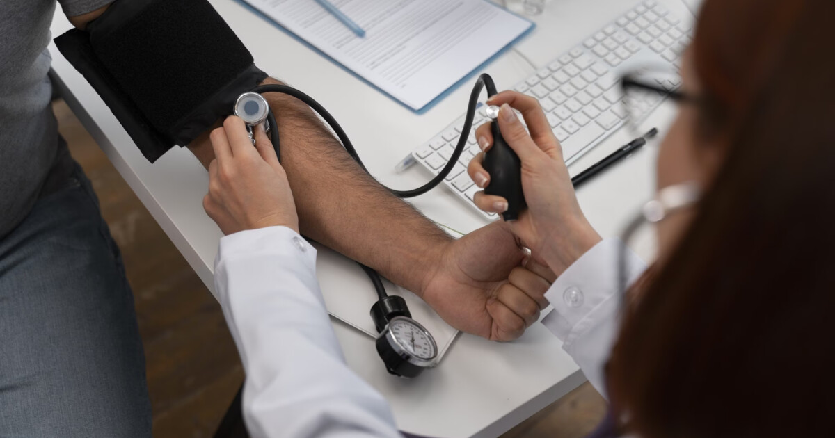 Milhares aguardam consultas e exames com especialistas em Brusque, mas faltam profissionais para atender a demanda