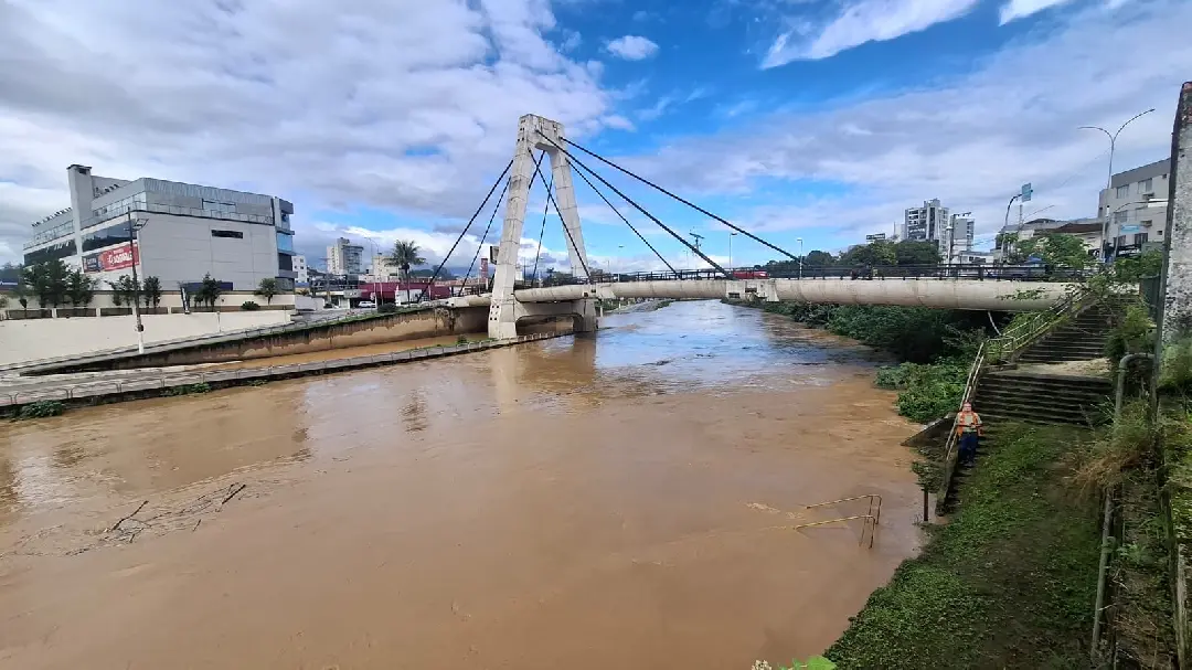 Rio Itajaí-Mirim volta à calha normal e não há mais pontos de alagamento