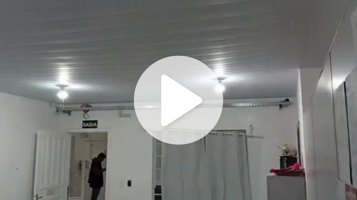Forro desaba dentro da sala em escola após temporal com granizo em SC