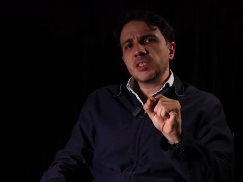"Decisão ilegal não se cumpre", diz Renan sobre suspensão de campanha