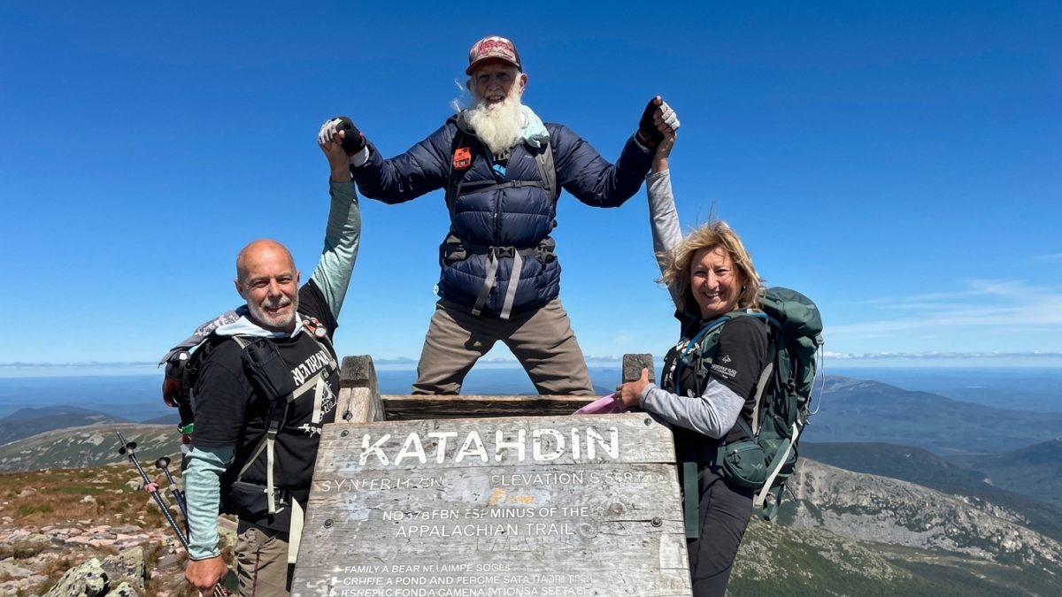 Homem de 91 anos se torna a pessoa mais velha a completar uma trilha de 3.524 km, mas caiu durante o percurso pelo menos 70 vezes; ele concluiu o desafio em menos de um ano