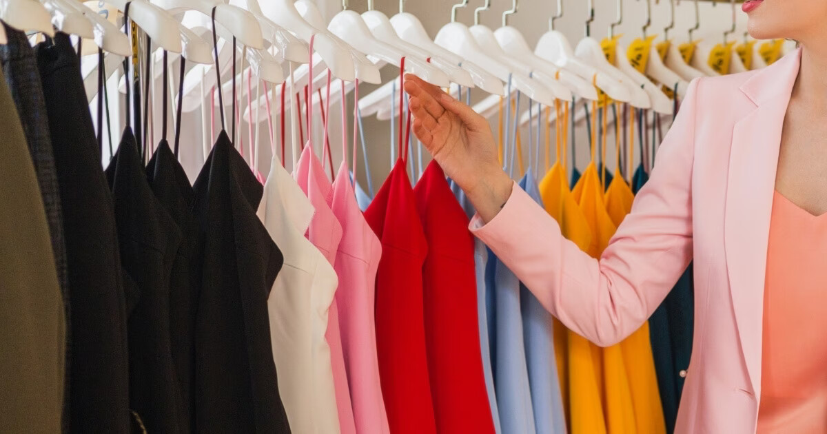 Rede Feminina de Brusque realiza bazar com roupas a partir de R$ 50