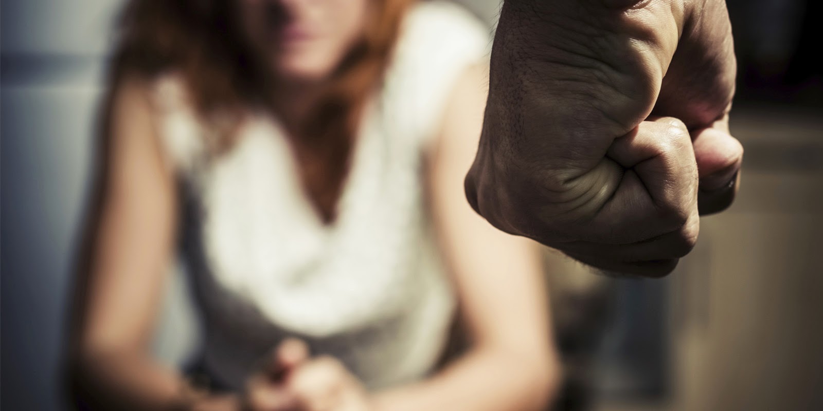 Homem é preso após atacar companheira e criança de 6 anos com enxada em Samambaia