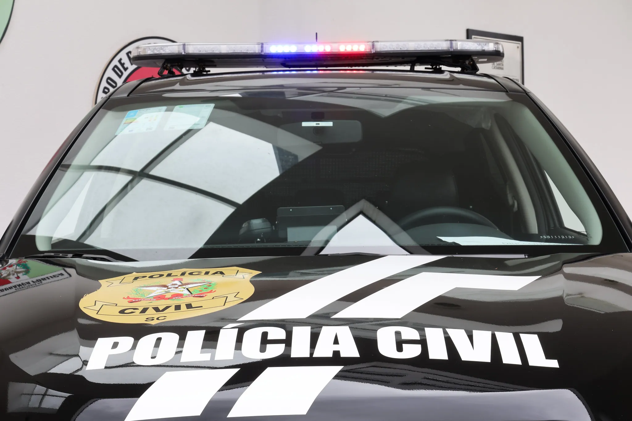Casal é achado morto com ferimentos por tiros em Navegantes | G1