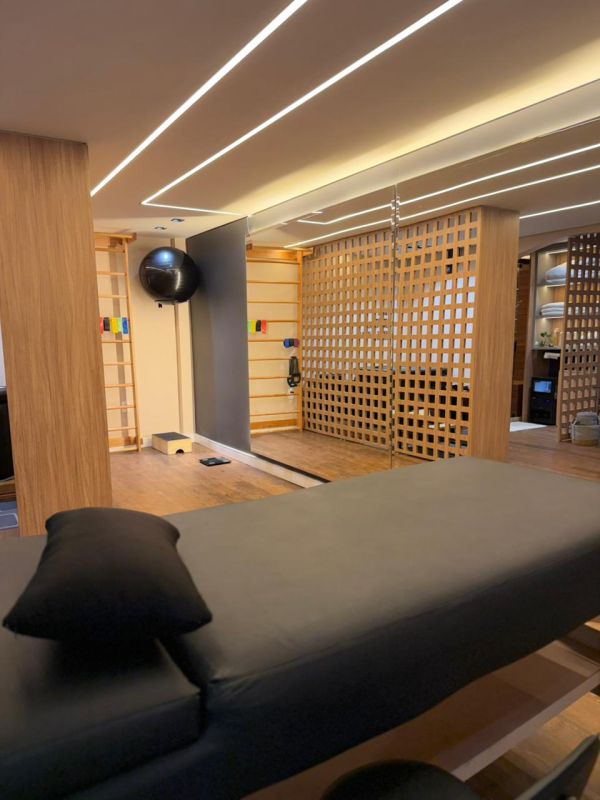 Studio Remo aposta em recovery com banheira de gelo, sauna e massagem