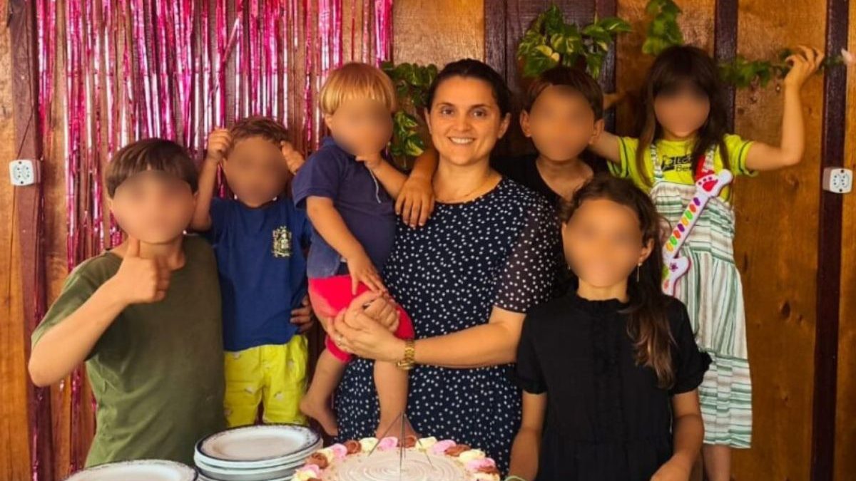 Quem é a mãe de seis filhos que teve bens bloqueados pelo STF após marido fugir por condenação no 8/1
