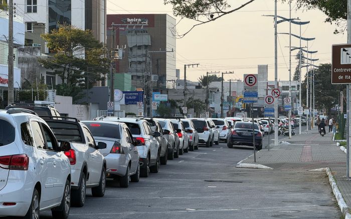 Trânsito trava os centros de Itajaí e Balneário Camboriú no início da tarde