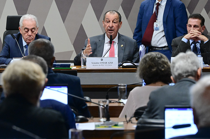 Fim da escala 6x1 passa na CCJ e vai a Plenário