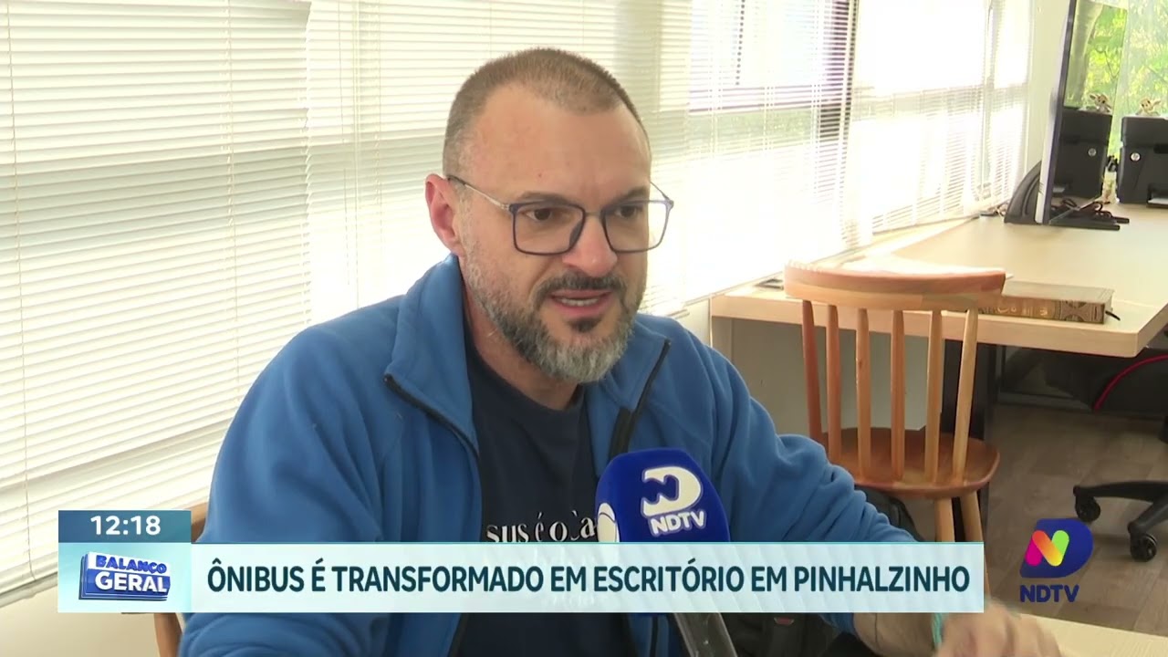 Ônibus dos anos 50 vira escritório em meio à natureza em Pinhalzinho
