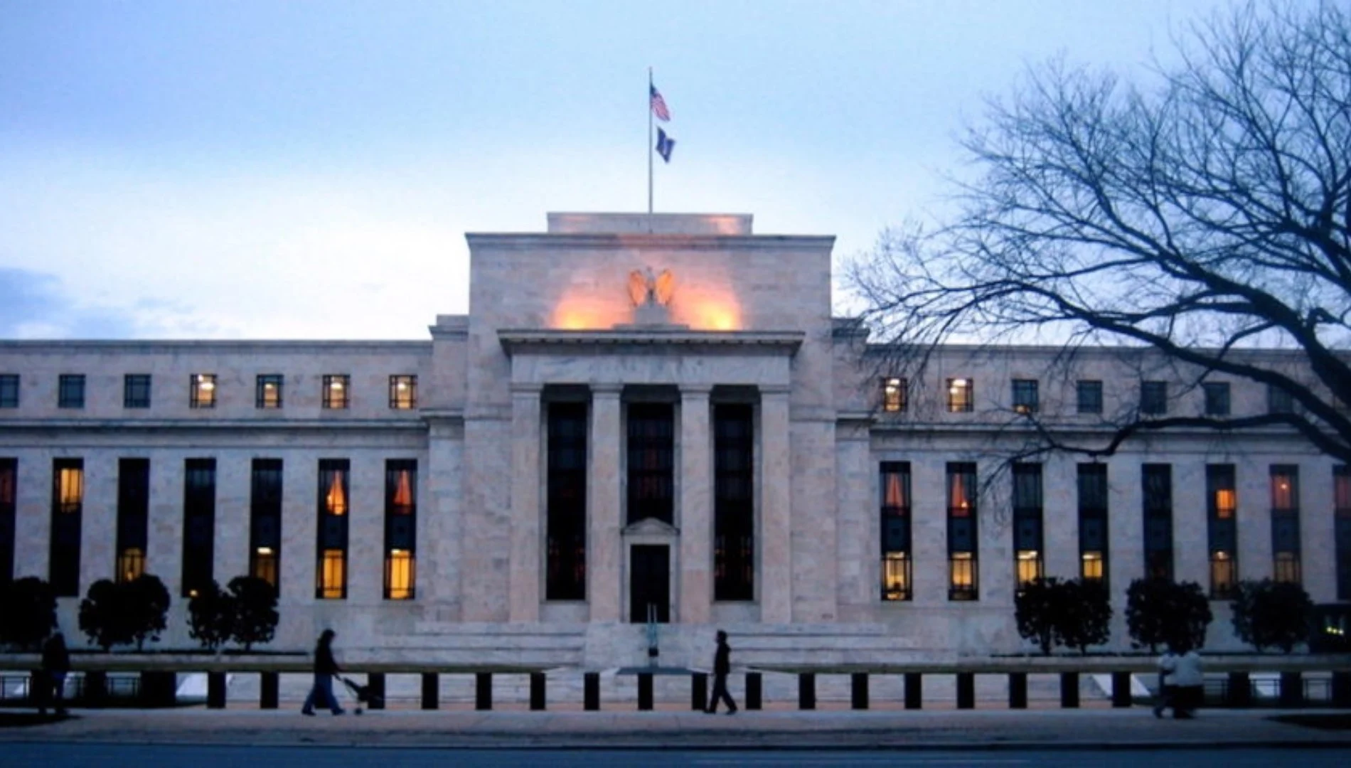 IA e defesa sustentam economia dos EUA, diz relatório do Fed