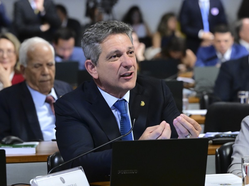 CCJ aprova PEC da Segurança; destaque adia análise em Plenário