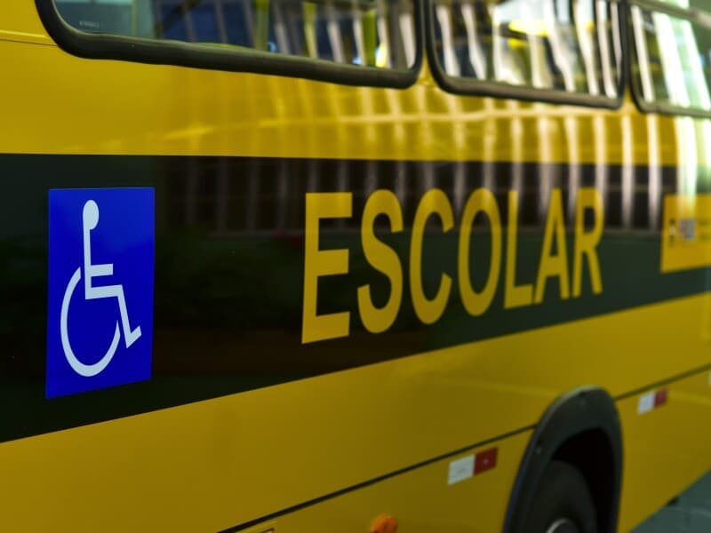 Senado aprova uso de ônibus escolar por professores e universitários