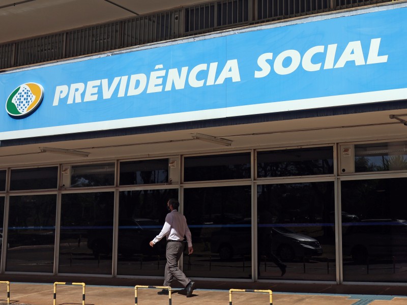 Comissão aprova ampliação de programa para reduzir fila do INSS