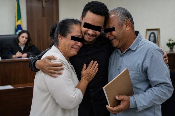 Homem perde a mãe ainda bebê, é criado pelos tios e consegue reconhecê-los como pais na Justiça