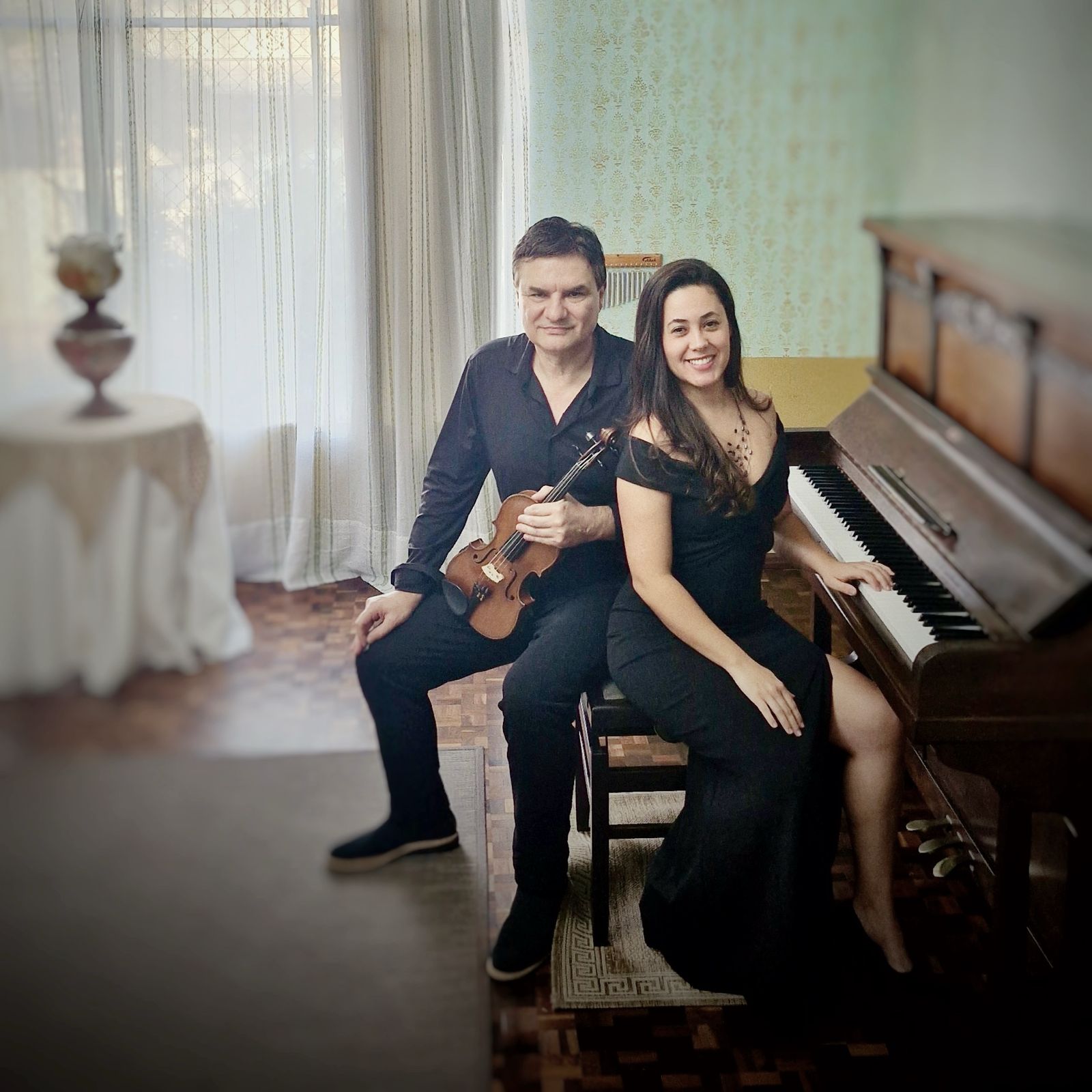 Duo de violino e piano inicia série de concertos gratuitos de música clássica em Itajaí nesta sexta-feira