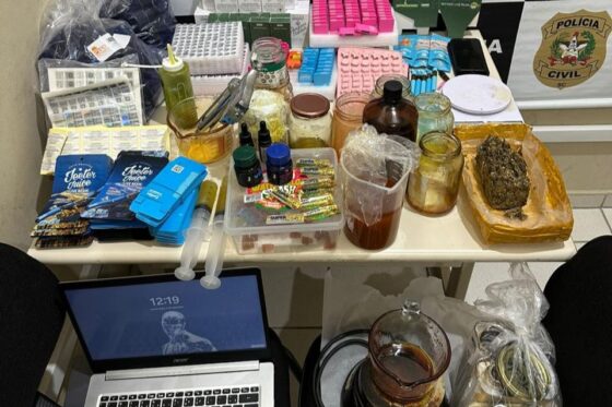 Celular apreendido em investigação leva polícia a apartamento com jujubas, pods e óleo de THC em Joinville