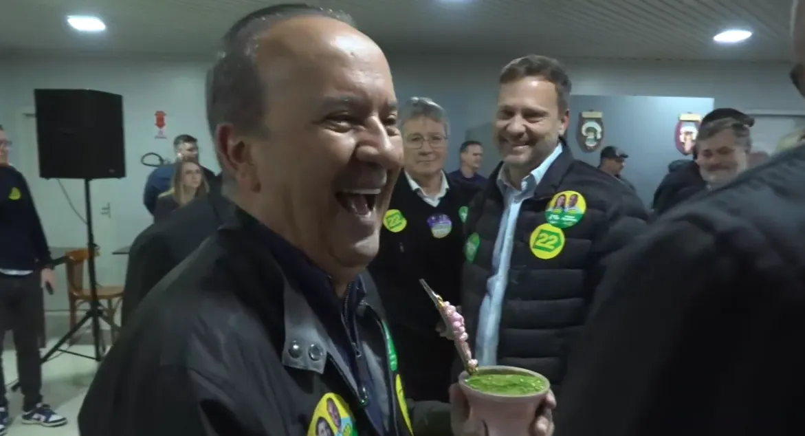 Eleições 2026 em SC: Jorginho Mello encontra apoiadores e visita clube de tênis no Norte | G1