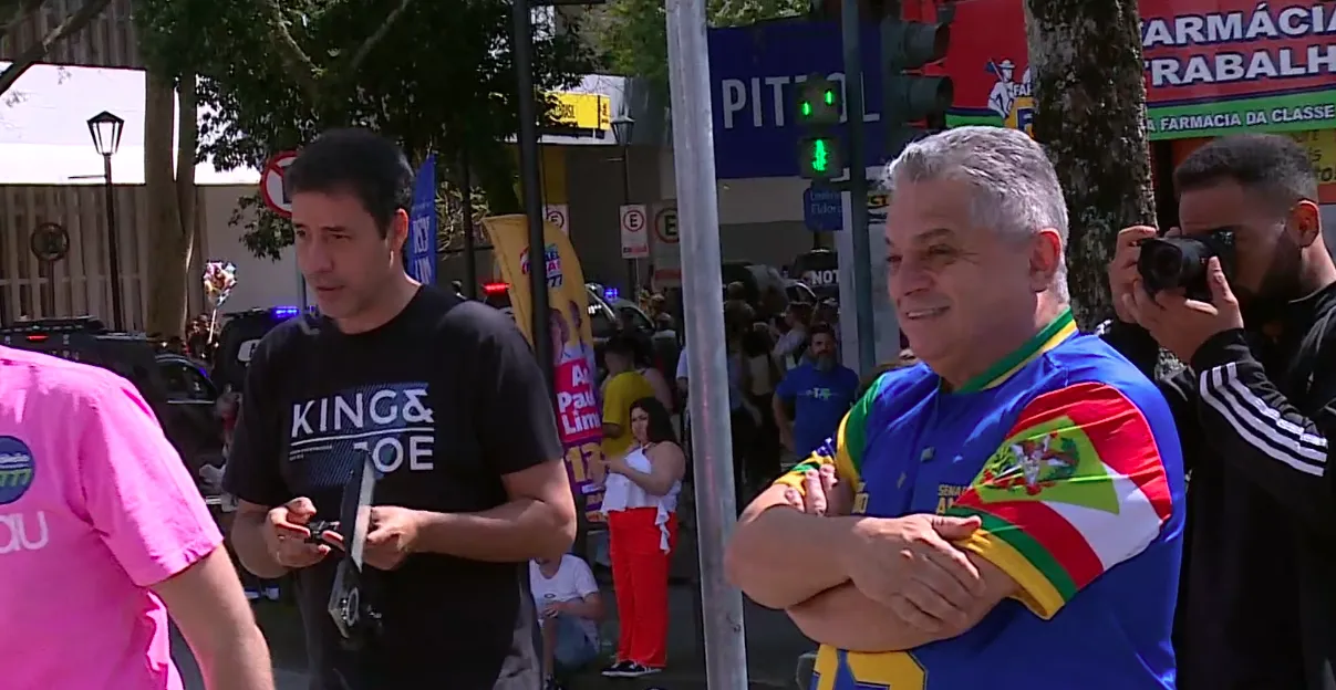 Eleições 2026 em SC: João Rodrigues acompanha desfile de aniversário de Blumenau | G1