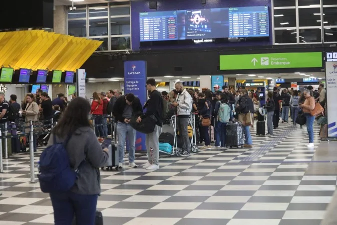 Passageiros devem chegar mais cedo ao aeroporto neste domingo (6/9)