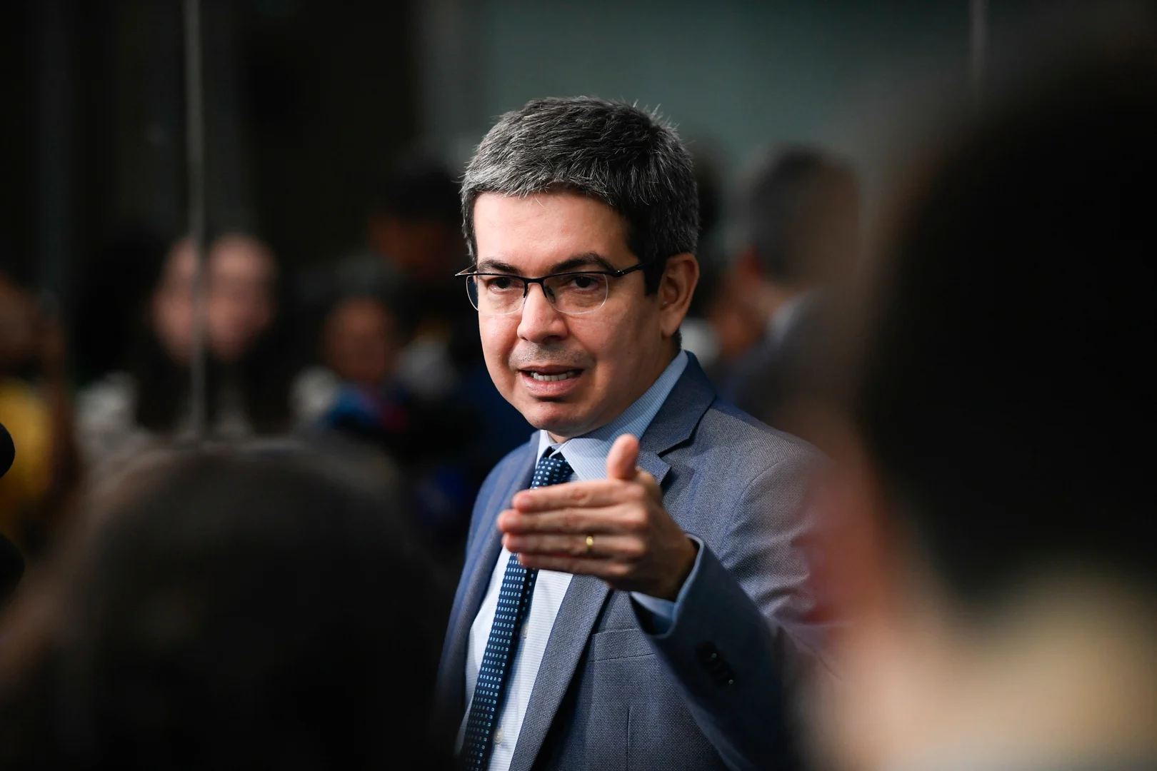 Governo avalia sessão extra antes das eleições para votar 6 X 1