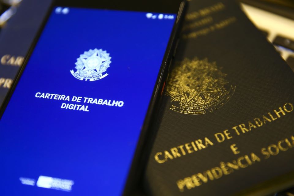 Agências do trabalhador oferecem mais de 1,3 mil vagas nesta quinta-feira (3)