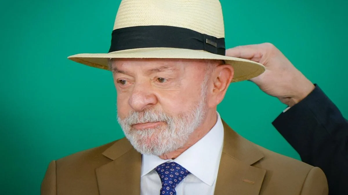 Lula publica vídeo com críticas a Flávio: “Trabalha na escala 3 X 4”
