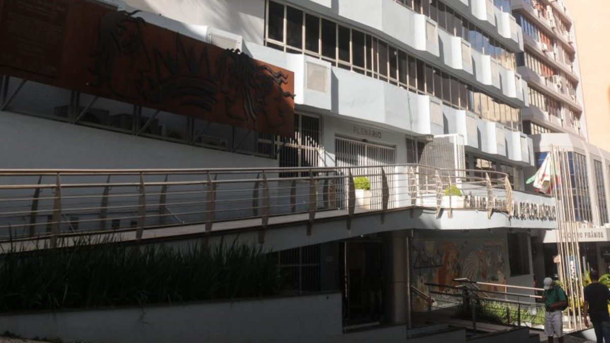 Vereadores de Florianópolis aceleram sessões em duas tardes e só voltam ao plenário em 33 dias